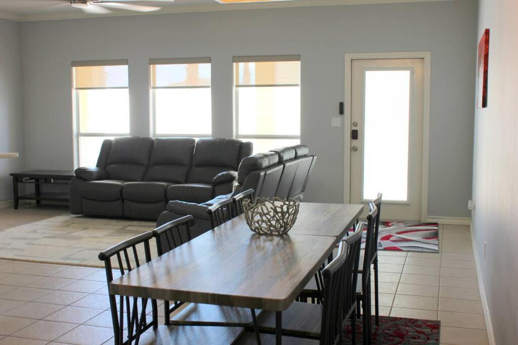 Spacious Home, Short Walk To Beach, Heated Pool! Κόρπους Κρίστι Εξωτερικό φωτογραφία